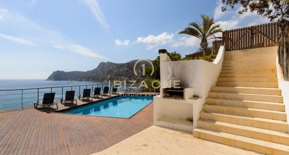 opzettelijk altijd erger maken Exclusieve zee frontline / villa aan het water te koop - Es Cubells - Ibiza  One luxe onroerend goed - makelaar - Luxe - villas - verkoop - huur -  Blakstad -