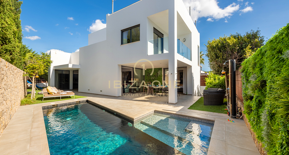 buurman boezem niet voldoende Exclusieve stadsvilla met zwembad te koop - Jesus - Ibiza One luxe  onroerend goed - makelaar - Luxe - villas - verkoop - huur - Blakstad -  finca - moderne huizen -